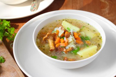 Altın Cantharellus cibarius vegan çorbası