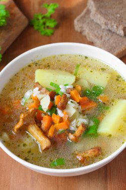 Altın Cantharellus cibarius vegan çorbası