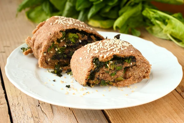 Healthy spinach and urtica pie on whole-wheat flour — Stock Photo, Image