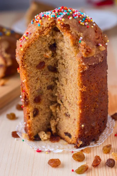 Vegan Easter kulich with dried raisins, without eggs and milk — Stock Photo, Image