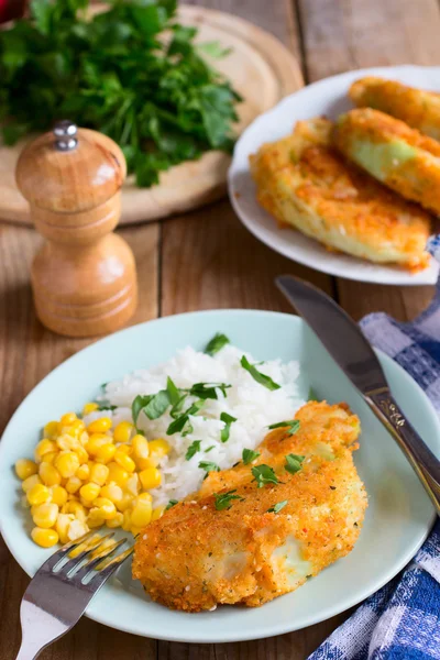 Fried cabbage with bread crumbs - vegan version of schnitzel — Stock Photo, Image