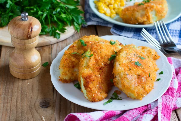 Fried cabbage with bread crumbs - vegan version of schnitzel — Stock Photo, Image