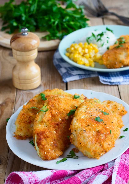 Gebakken kool met broodkruimels - vegan versie van schnitzel — Stockfoto