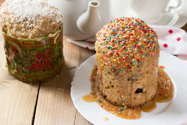 Traditional Easter bread - kulich with raisins and poppy seeds — Stock Photo, Image