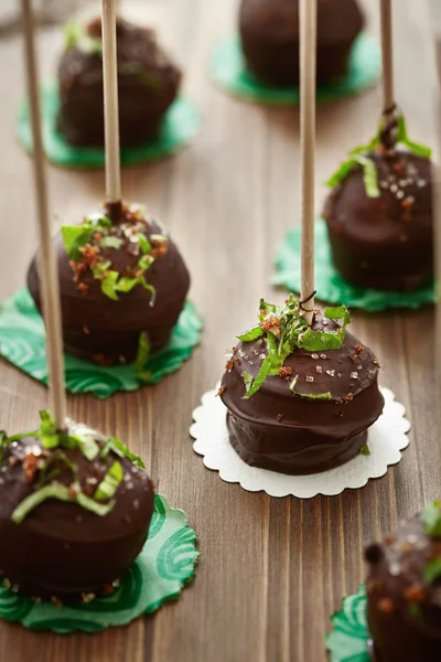 Torta pop in glassa di cioccolato — Foto Stock