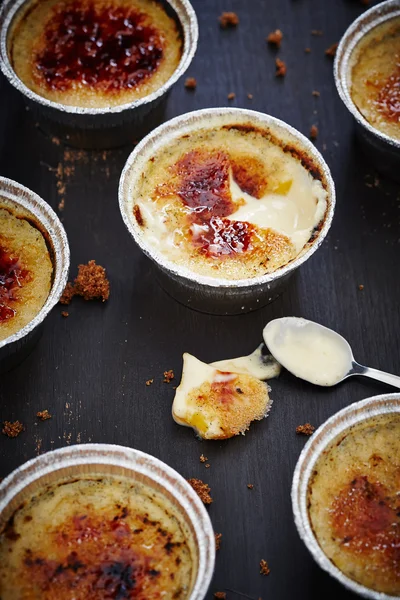 Creme brulee on a dark background — Stock Photo, Image