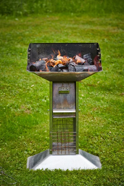 Grill mit Holzkohle — Stockfoto