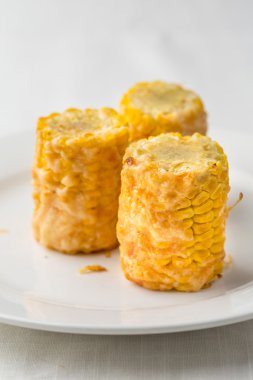 Mısır parçaları peynir ile hazırlanan