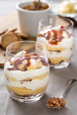 şekerli tatlı karamel cam ile katmanlı