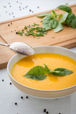 fesleğen yaprak kase kabak çorbası