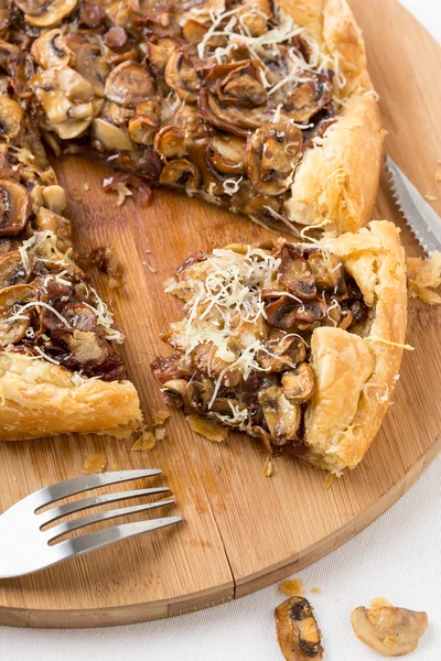 Delicious mushroom pizza on cutting board — Stock Photo, Image