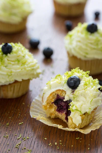 Blueberry cupcakes with creme and filling — Stock Photo, Image