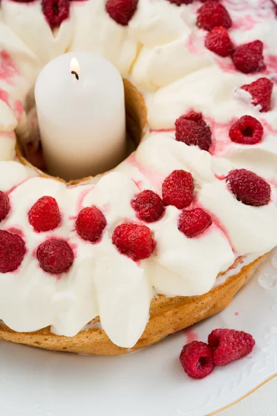 Delicious pie with whipped cream and raspberries — Stock Photo, Image