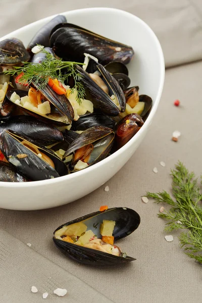 Mussels in a bowl — Stock Photo, Image