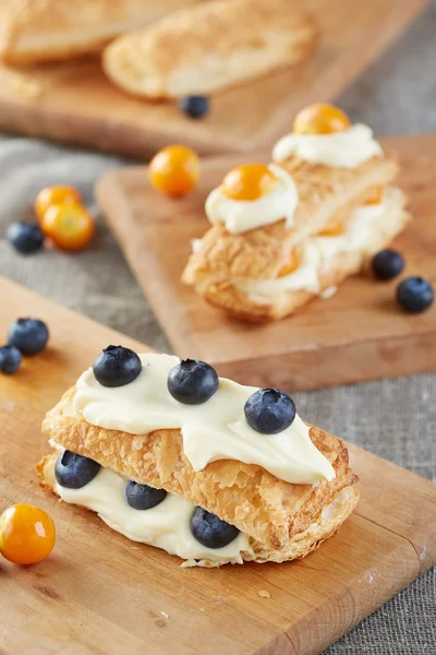 Cakes decorated with cream and berries — Stock Photo, Image