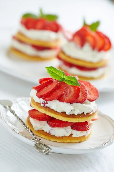 Pancakes with whipped cream and strawberries — Stock Photo, Image