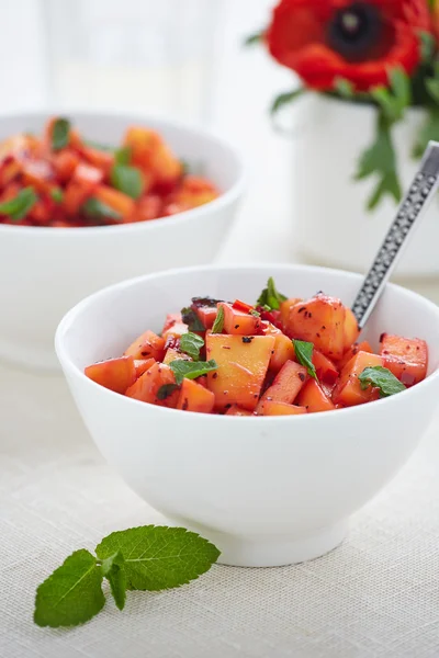 Un reflejo del postre de mango en un tazón — Foto de Stock