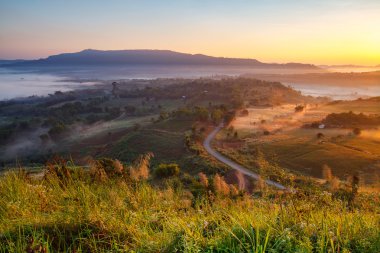 Puslu sabah gündoğumu Khao Takhian STK View Point Khao-kho