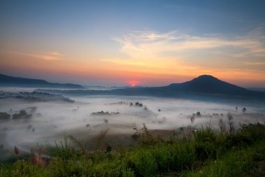 Puslu sabah gündoğumu Khao Takhian STK View Point Khao-kho