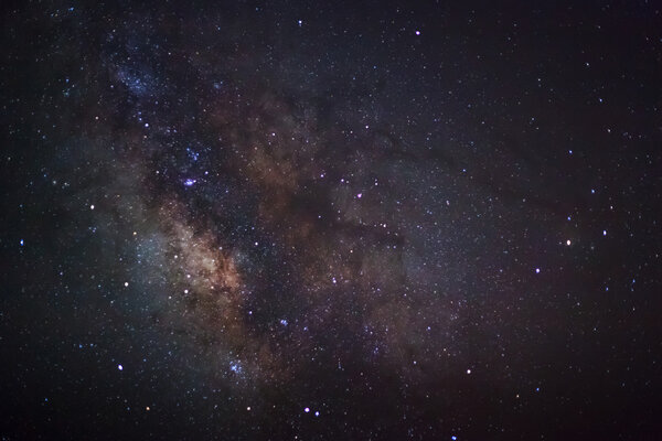 Крупный план Млечного Пути, фотография длительного действия, с зерном
