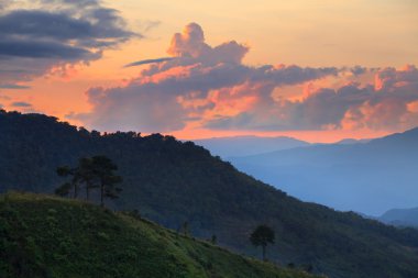 Manzara. gün batımı sırasında dağ DOI Angkhang Mountain