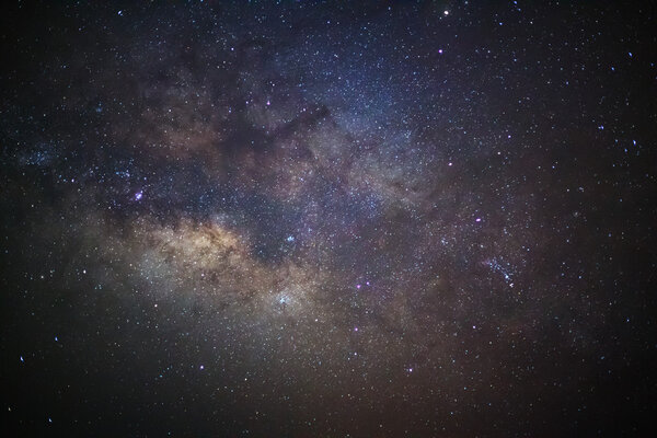 Крупный план Млечного Пути, фотография длительного действия, с зерном
