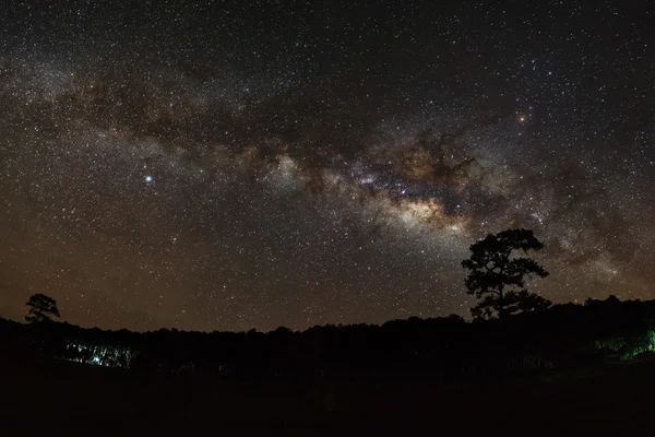Galaxia de la Vía Láctea en el Parque Nacional Phu Hin Rong Kla, Phitsanulok — Foto de Stock