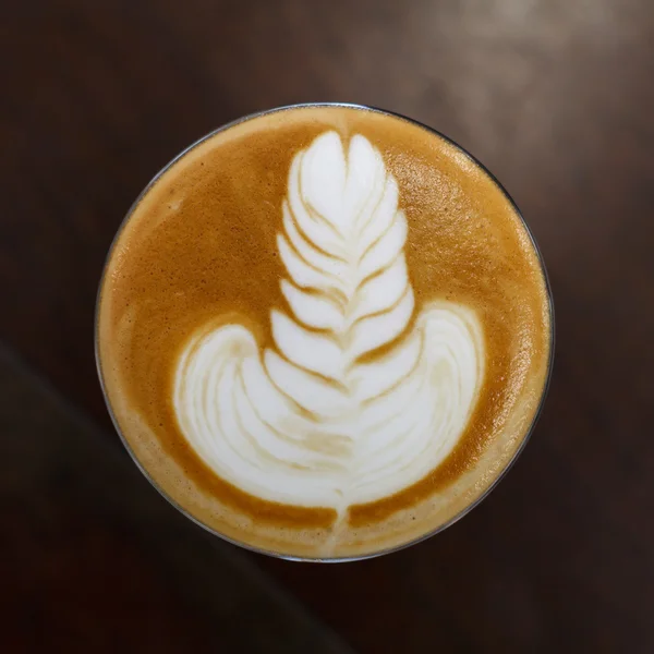 Bovenaanzicht kopje koffie latte (selectieve aandacht) — Stockfoto