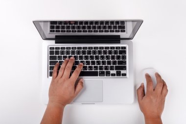 Üstten Görünüm office masa başında çalışan iş adamı. Bilgisayar, dizüstü bilgisayar