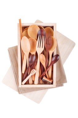 Çeşitli Ahşap mutfak eşyaları masa üstü üzerinde göster