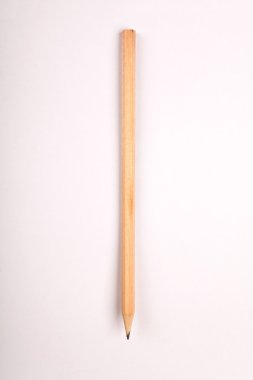 beyaz kağıt üzerine kalem