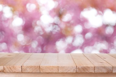 ahşap masa üstü bokeh pembe arka plan üzerinde kahverengi - olabilir 