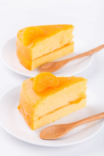 Bolo de laranja e colher de madeira — Fotografia de Stock