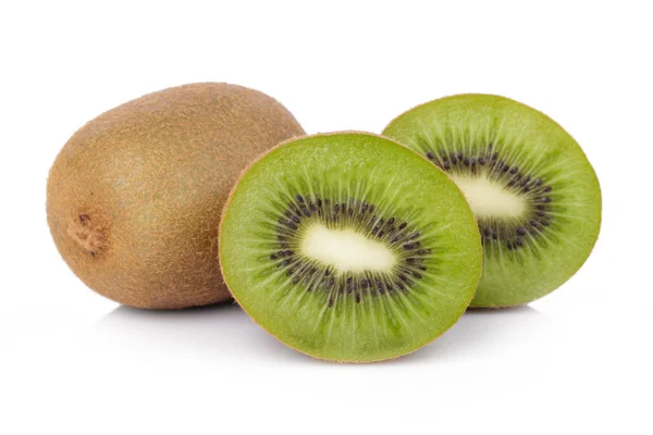 Kiwi em fatias de frutas isoladas em branco — Fotografia de Stock