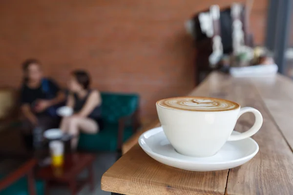 コーヒーショップのコーヒーカップ — ストック写真