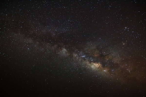 Ночная сцена в Млечном Пути, фотография с зерном
