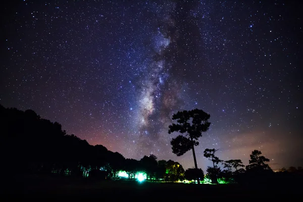 Milky Way at Phu Hin Rong Kla National Park,Phitsanulok Thailand — Stock Photo, Image