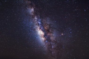 Samanyolu galaksisi, uzun pozlu fotoğraf, tahıllı.