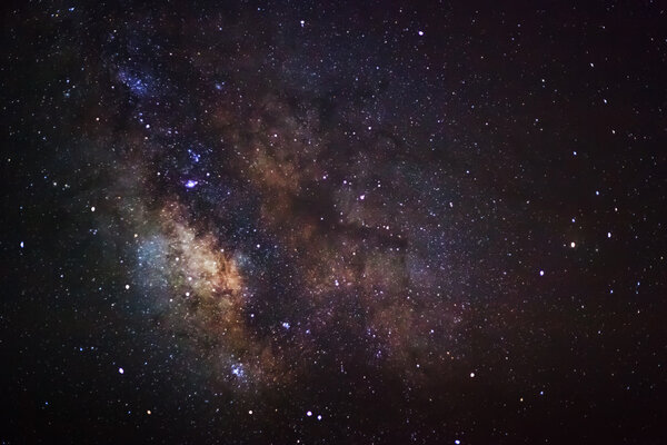 красивый молочный путь на ночном небе
