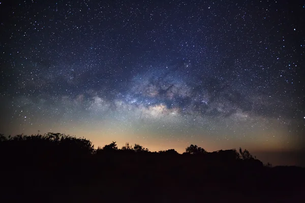 Tejút Galaxis: Doi Luang Chiang Dao magas hegy Chiang — Stock Fotó