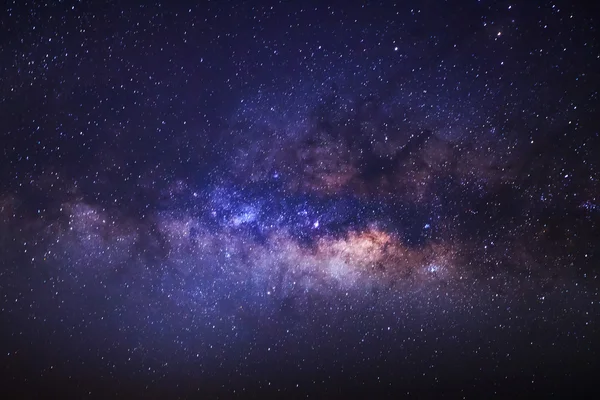 Galaxie de la voie lactée, photographie longue exposition, avec grain. — Photo