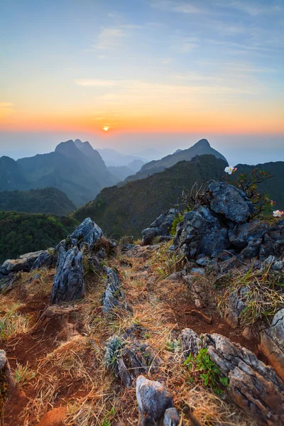 Krajina západ slunce v Doi Luang Chiang Dao, Vysoká hora — Stock fotografie