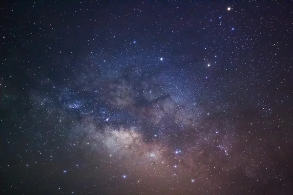 Gros plan de la galaxie de la Voie lactée, photo longue exposition, avec gra — Photo