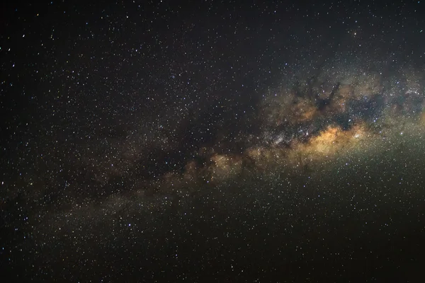 银河在夜空中，长时间曝光的照片，与粮食 — 图库照片