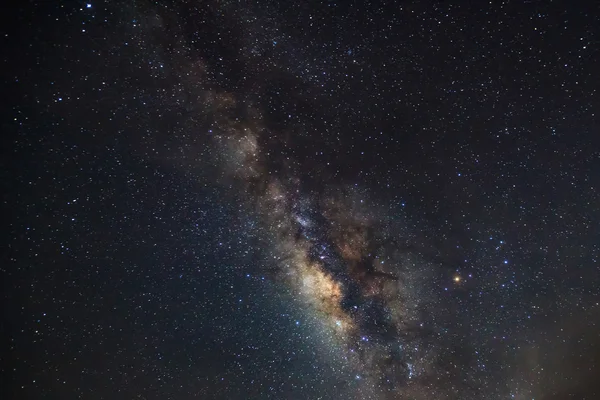 Via Láctea galáxia com estrelas e poeira espacial no universo — Fotografia de Stock