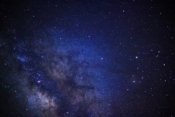 Une vue grand angle de la région d'Antares de la Voie lactée — Photo