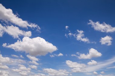 Bulutlu mavi gökyüzü