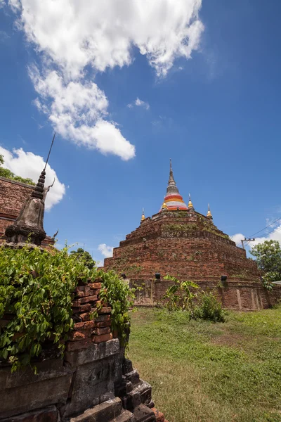 Храм в Таиланде называется Ват Ратчабурана, Phitsanulok — стоковое фото