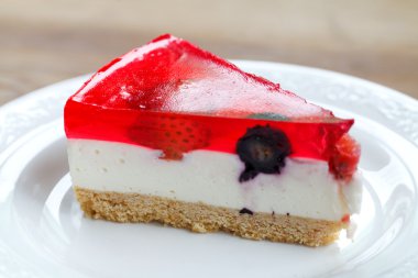 çilek ve böğürtlen peynirli kek