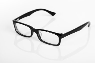 Gözlükler beyaz arkaplanda izole edilmiş